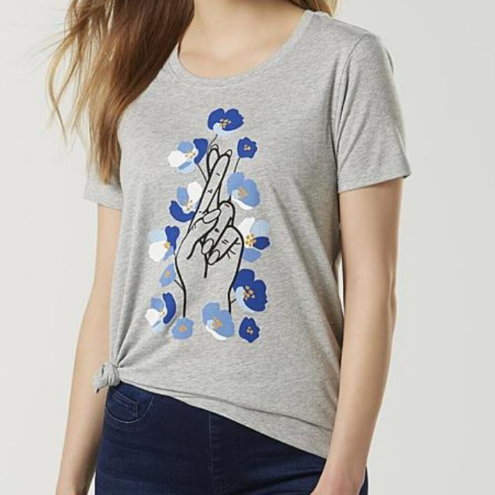 Roebuck & Co Crewneck Graphic Tee Short Sleeve T-Shirt Fingers Crossed Flowers